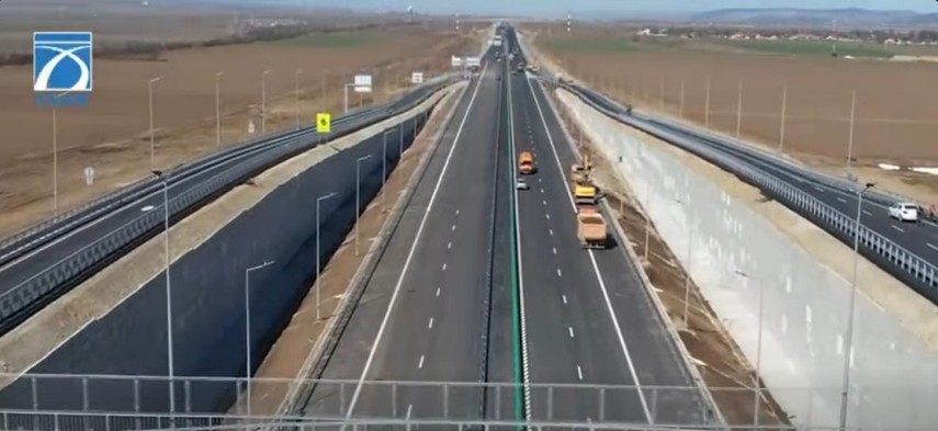 directorul general al cnair cristian pistol se asfalteaza ultimii kilometri ai lotului 2 din autostrada moldovei a7 intre focsani si bacau 69b14b4b24f64