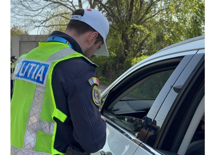 doi barbati prinsi de politisti conducand fara permis la crucea si izvoru mare 69ae96a4524b8