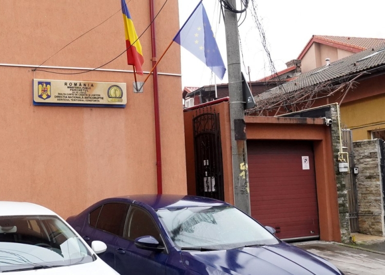 dosarul verzelor in care apar doi functionari publici de la primaria mangalia si de la consiliul judetean pe ultima suta de metri 69a54e2be3054