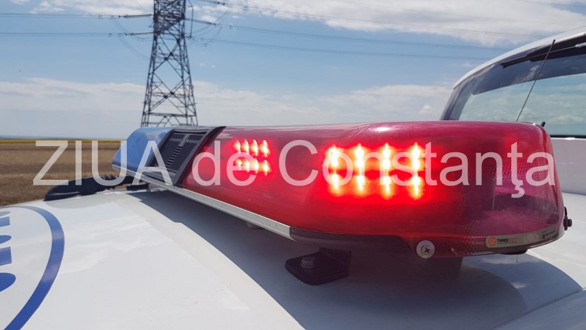 doua masini au ajuns in raul sebes dupa un accident rutier 69bff5729e177