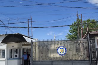 doua persoane condamnate la inchisoare depistate de politisti si incarcerate la poarta alba 69b2ca6c37909