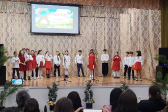 emotii si aplauze la caminul cultural din corbu elevii au dedicat un spectacol special mamelor 69ac6b2ddbbe1