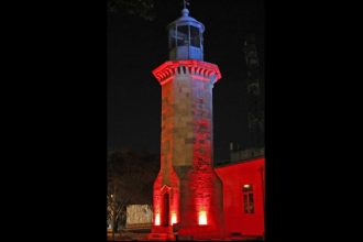 farul genovez din constanta iluminat in rosu astazi de ziua mondiala de lupta impotriva tuberculozei 69c2398cd4bec
