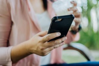 femeie din constanta santajata de sot ca daca nu fac sex se sinucide a dat poze cu ea dezbracata familiei si le a postat pe internet 69c07f772cebc