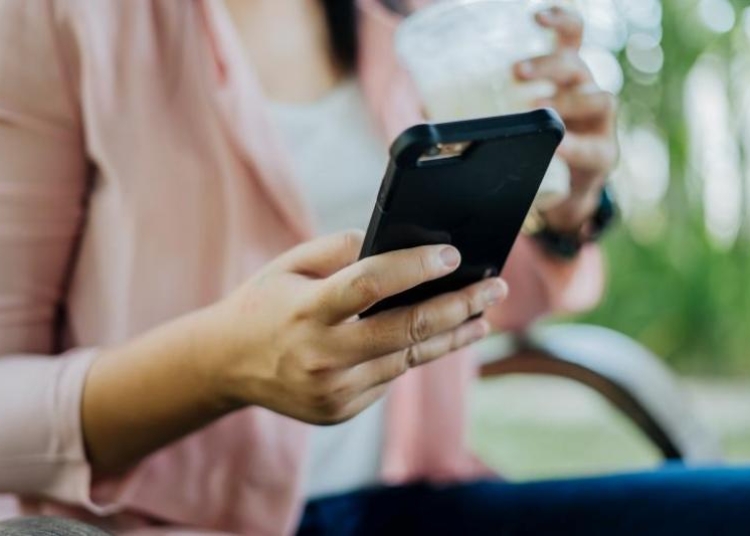 femeie din constanta santajata de sot ca daca nu fac sex se sinucide a dat poze cu ea dezbracata familiei si le a postat pe internet 69c07f772cebc