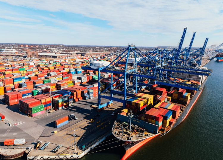 flagrant in portul constanta sefii vamii retinuti de dna pentru luare de mita 69aacc25188dd