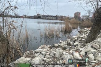 foto amenda de 60 000 lei pentru deseuri depozitate ilegal in aria protejata rospa 0060 lacurile tasaul corbu 69c65806ca895