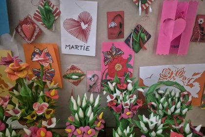 foto martisoare cu poveste realizate de detinuti si expuse la muzeul de arta populara constanta 69abd3f0d3ea9