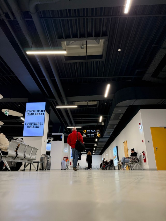 foto primii pasageri la noul terminal al aeroportului mihail kogalniceanu constanta 69beedac0e386