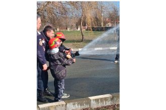 foto sute de elevi implicati in exercitii de evacuare de ziua protectiei civile in judetul constanta 69a6de49a3ac0