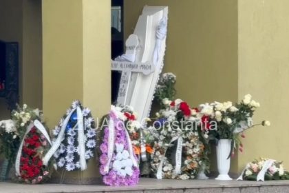 foto tanara asistenta de 23 de ani condusa astazi pe ultimul drum 69a426c7bf0c7