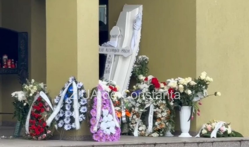 foto tanara asistenta de 23 de ani condusa astazi pe ultimul drum 69a426c7bf0c7