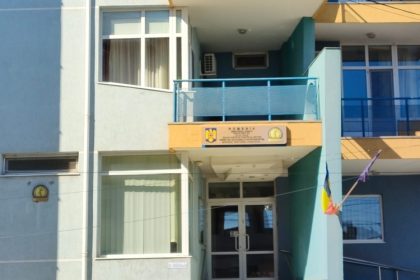 foto update paul foleanu se afla la audieri perchezitii dna la primaria mangalia 69aec0a5a9363