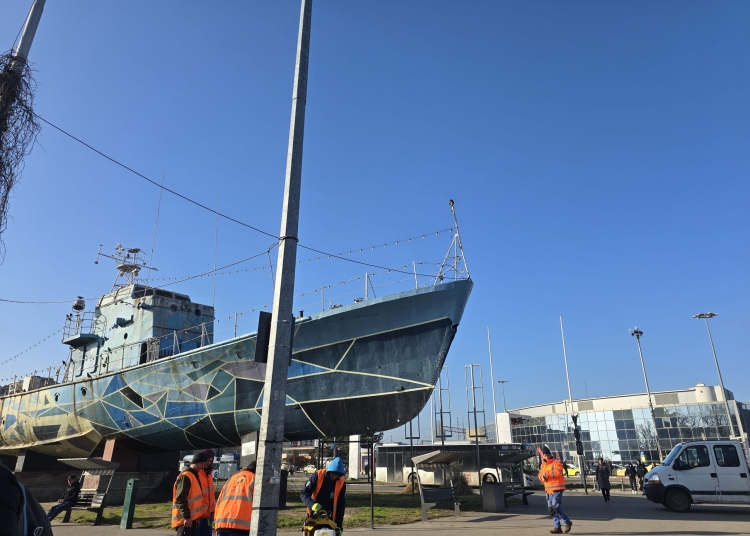 foto vaporasele de la intrarile in constanta ajung in la fier vechi va incepe demontarea lor 69afcffa05cdf