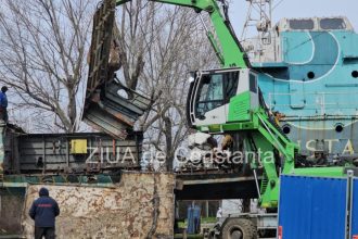 fotovideo a inceput dezafectarea vaporasului de la pescarie constanta 69bd13f413ac6