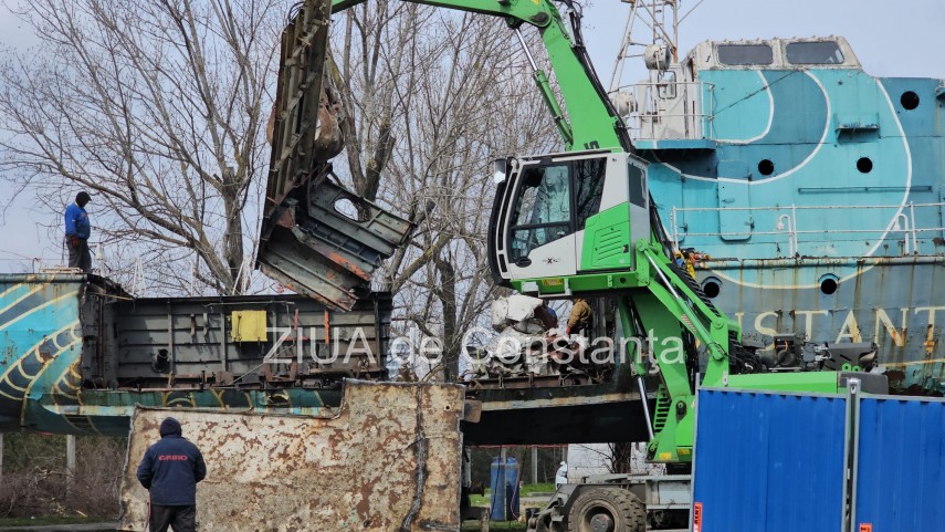 fotovideo a inceput dezafectarea vaporasului de la pescarie constanta 69bd13f413ac6