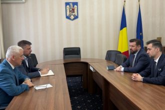 front comun impotriva dezinformarii aep si reprezentantul tiktok romania bat palma pentru integritatea alegerilor in mediul digital 69b1946a8b1a7