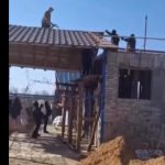 imagini socante din timpul interventiei din arges un barbat impuscat in picior de politistii pe care i a atacat cu o sabie 69b5bdb77800b