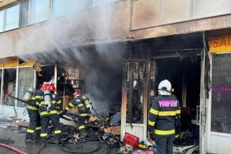 incendiu la parterul unui bloc de pe soseaua pantelimon din bucuresti imobilul inundat de fum mai multe echipaje de pompieri intervin 69b588e66be23
