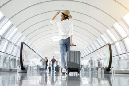 incepand de azi intra in vigoare noi reguli pe aeroporturile din bucuresti ce se schimba pentru bagajul de mana 69b1329f47f7a