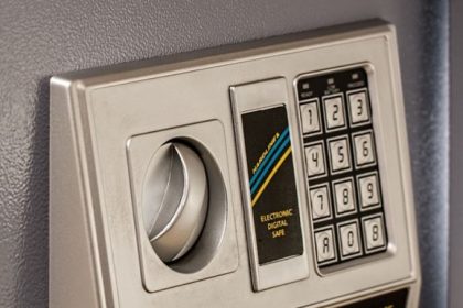 jaf la o primarie din judetul galati ar fi fost furati bani din seiful institutiei 69c5112ac7bd5