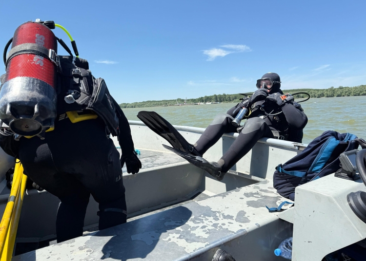 mapn intervine cu scafandri profesionisti in cautarea persoanelor disparute dupa incidentul naval din portul midia 69bae4a40f236