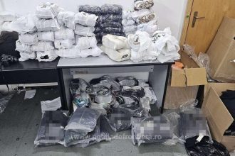 marfuri contrafacute depistate in urma unei actiuni a politistilor de frontiera unul dintre autovehiculele verificate circula pe ruta constanta bucuresti 69bfcb755a389