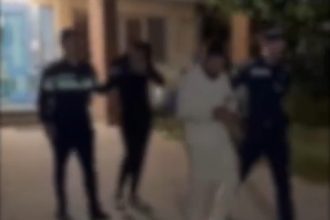 marturie socanta s au dus peste un barbat banuit de furt l au luat pe sus l au lovit si l au bagat cu forta in masina 69ae0a79a6a4a