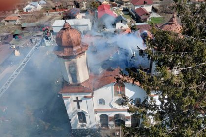 ministerul culturii monitorizeaza incendiul izbucnit la biserica monument istoric sfantul nicolae 69b69b30f2dc8