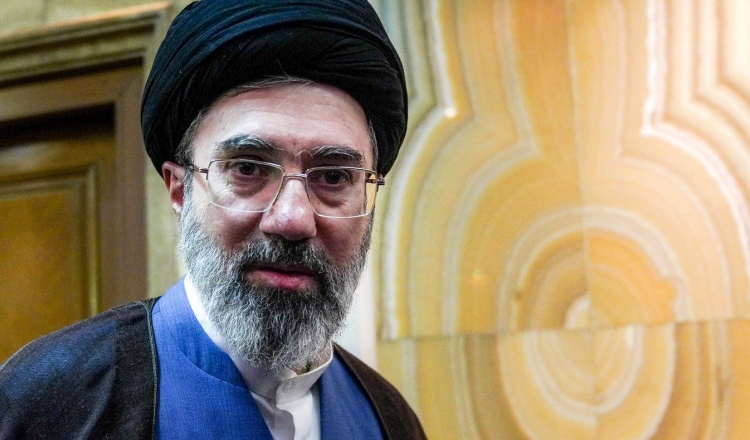 mojtaba khamenei a fost ranit in atacul din 28 februarie in care i au murit sase membri ai familiei inclusiv tatal 69b180583beaf