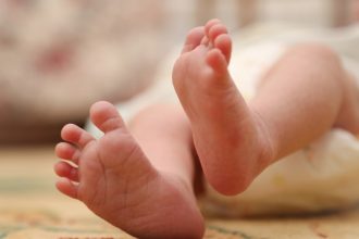 o mama si partenerul ei condamnati la cate 13 ani de detentie dupa ce aproape si au omorat nou nascutul cum au vrut s scape de bebelus 69c3a0930f33f