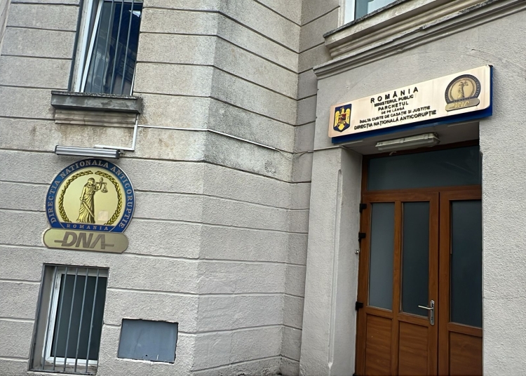 oficial de la dna despre sefii vamii care luau mita in portul constanta 69ab0469d483f