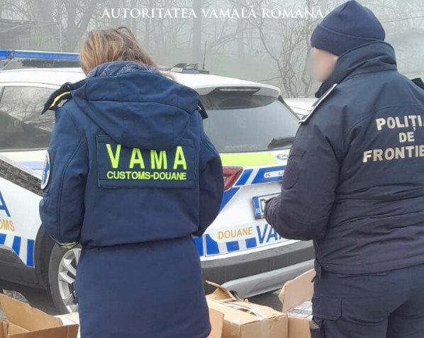 peste 100 de pistoale si aproximativ 60 000 de tigarete descoperite de inspectorii vamali si politistii de frontiera 69b5695a8b9ca
