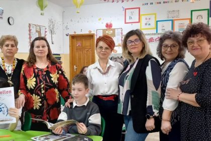 poetele ottilia ardeleanu nastasica popa si lacramioara elefteriu in dialog cu elevii navodareni de ziua internationala a poeziei 69bf267a7d2d0