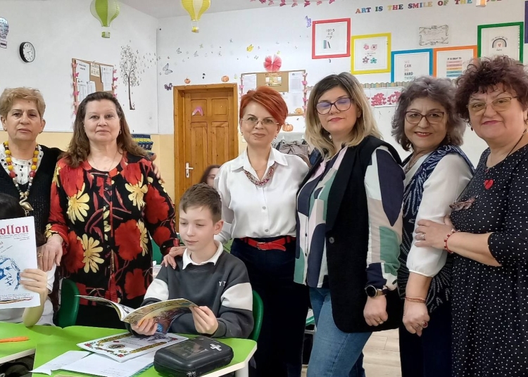 poetele ottilia ardeleanu nastasica popa si lacramioara elefteriu in dialog cu elevii navodareni de ziua internationala a poeziei 69bf267a7d2d0