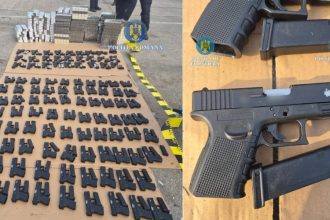 politistii au ramas cu gura cascata un cetatean turc a vrut sa intre in tara cu un intreg arsenal peste 100 de pistoale fara munitie au fost descoperite la frontiera 69b52e2d87461