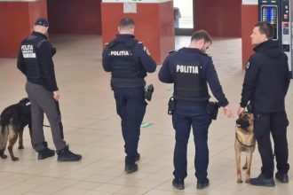 politistii de la transporturi au facut razii prin trenuri gari si zonele limitrofe 69b2a78443ac9