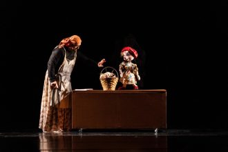 poveste cu scufita rosie se joaca duminica si de la ora 12 00 la teatrul calutul de mare constanta 69b91e6e9f9eb