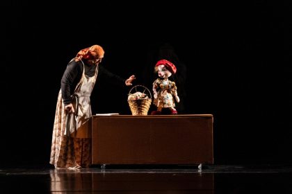 poveste cu scufita rosie se joaca duminica si de la ora 12 00 la teatrul calutul de mare constanta 69b91e6e9f9eb