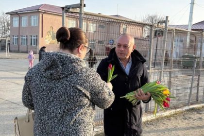 primavara a inceput cu flori si zambete la corbu vasile luminare martisorul este o ocazie de a fi aproape de oameni 69a6837539001