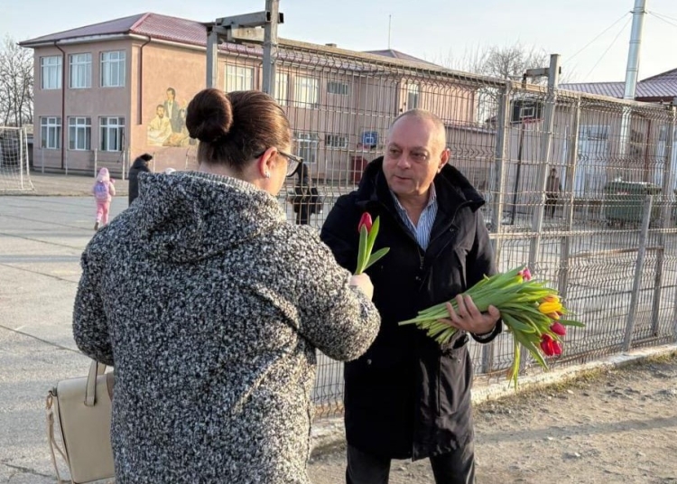 primavara a inceput cu flori si zambete la corbu vasile luminare martisorul este o ocazie de a fi aproape de oameni 69a6837539001