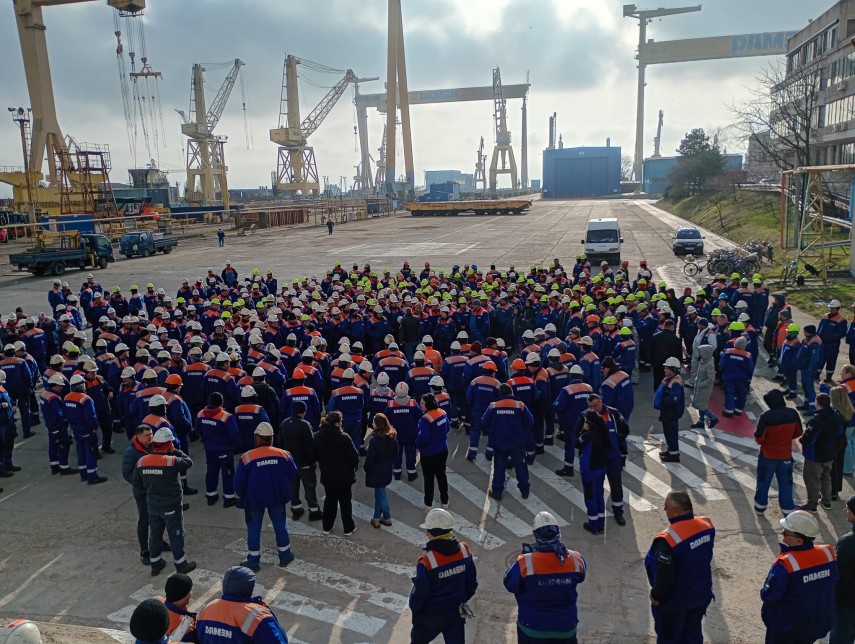 protest spontan astazi la damen mangalia sute de angajati fara salarii de peste trei luni 69bba1d70dd44