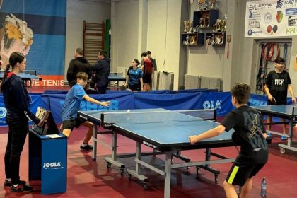 radu purcarea de la scoala gimnaziala nr 39 nicolae tonitza locul doi la tenis de masa gimnaziu galerie foto 69afceb12f4f8