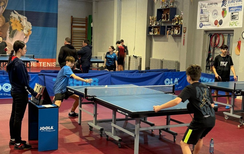 radu purcarea de la scoala gimnaziala nr 39 nicolae tonitza locul doi la tenis de masa gimnaziu galerie foto 69afceb12f4f8