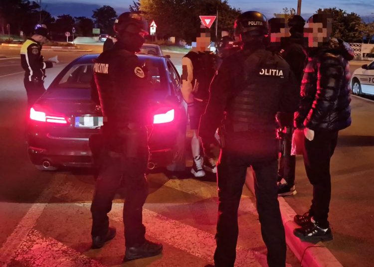 razie la mangalia peste 100 de persoane au fost legitimate de politisti 69b53c342dce2