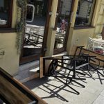 reprezentantii localului frame cauta pe net indivizii care s au batut si le au stricat mesele si scaunele 69ab3cf161f6f