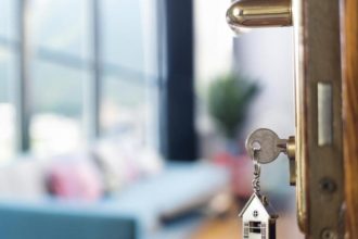 ruleta ruseasca a inchirierilor fara acte cum se poate transforma buna credinta intr un cosmar juridic pentru proprietari 69c7369d8f03b