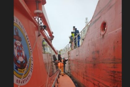 salvare pe mare membru al echipajului unei nave adus la tarm de arsvom 69c4113778f51