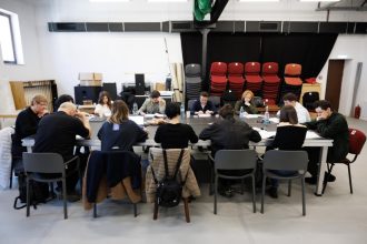 se pregateste un nou spectacol la teatrul de stat constanta cine este in distributie galerie foto 69b189f63c737