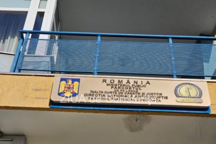 sefi din vama constanta cercetati pentru fapte de coruptie 69aa7e5985489